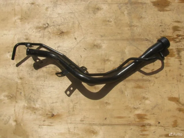 Горловина топливного бака для Toyota RAV4 XA20 3 door 2000-2005 на фотографиях