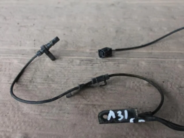 Датчик ABS передний правый для Toyota RAV4 XA30 2005-2012 на фотографиях