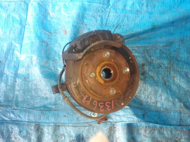 Кулак поворотный правый для Nissan Tiida SC11 Седан 2007-2014 на фотографиях