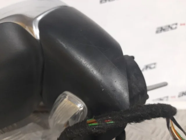 Стекла и зеркала для Peugeot 3008 T8 2009-2017 на фотографиях