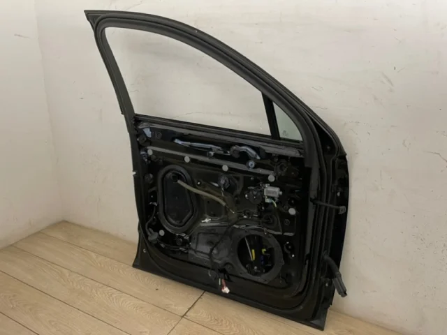 Накладка на дверь передняя левая для Audi Q7 4M 2015+ на фотографиях