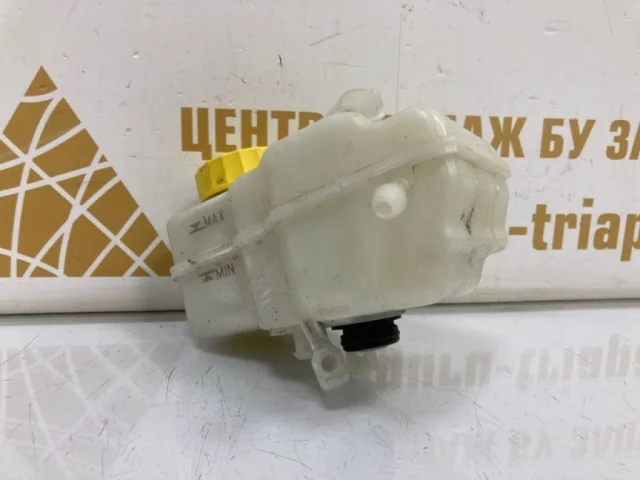 Бачок главного тормозного цилиндра для Skoda Rapid II 2020+ на фотографиях