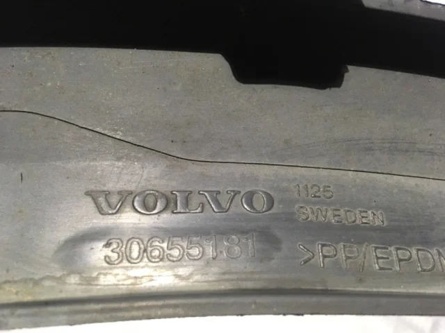 Расширитель арок передний левый для Volvo C30 MK 2006-2013 на фотографиях