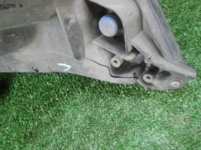 Фара левая для Toyota Land Cruiser 200 2007-2015 на фотографиях