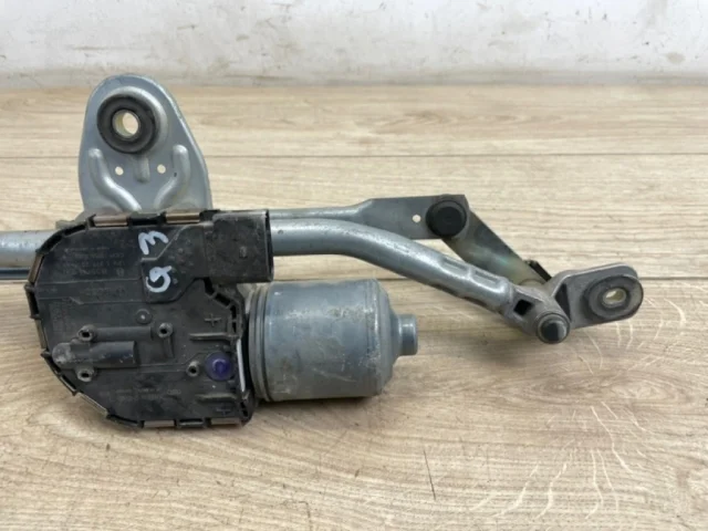 Трапеция стеклоочистителей для Audi Q3 8U 2011-2019 на фотографиях