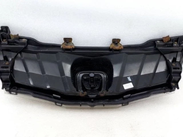 Решетка радиатора для Honda Civic FA 2005-2010 седан на фотографиях