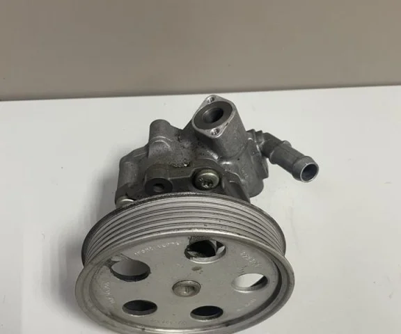 Насос ГУР для Audi Q5 8R 2008-2016 на фотографиях