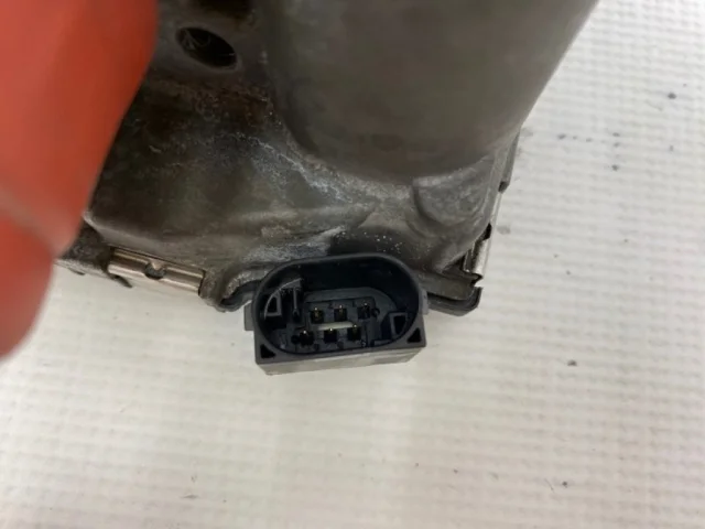 Дроссельная заслонка для Mercedes-Benz C class W203 2000-2007 на фотографиях