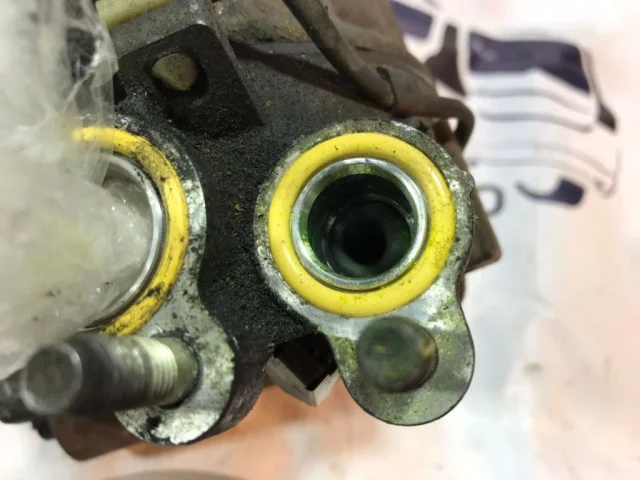 Компрессор кондиционера для Jaguar XF X250 2008-2016 на фотографиях