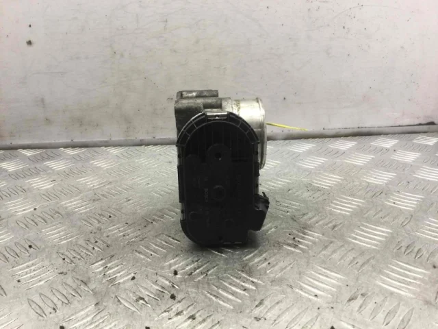 Дроссельная заслонка для Mercedes-Benz C class CL203 2000-2008 на фотографиях