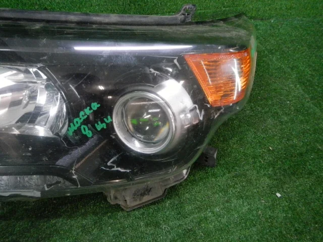 Фара левая для Toyota Land Cruiser 200 2007-2015 на фотографиях