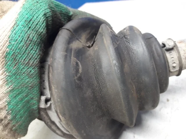 Привод передний правый для Volkswagen Passat (B5+ (B5.5), Typ 3BG) 2000-2005 на фотографиях