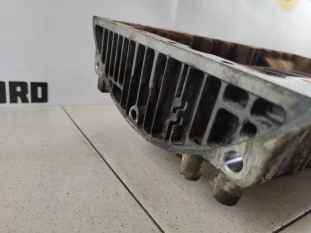 Поддон картера для Volvo C30 MK 2006-2013 на фотографиях