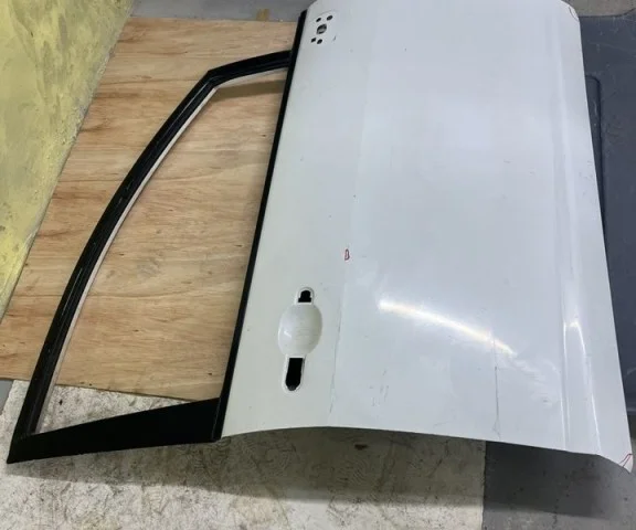 Двери для Nissan Tiida SC11 Седан 2007-2014 на фотографиях