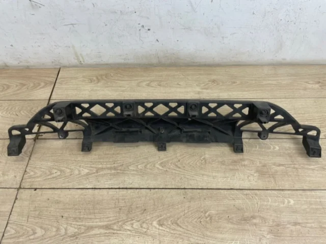 Кронштейн заднего бампера левый для Audi Q7 4L 2005-2015 на фотографиях