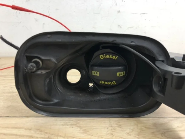 Лючок топливного бака для Audi Q7 4M 2015+ на фотографиях