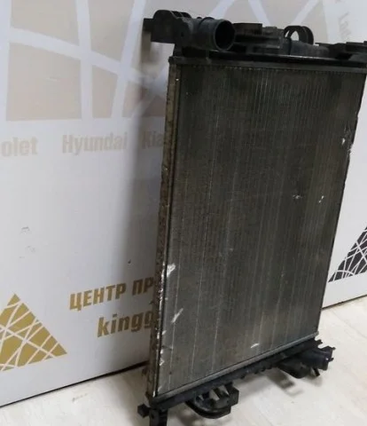 Радиатор охлаждения ДВС для Renault Sandero 5S 2012-2018 на фотографиях