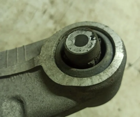 Качающийся рычаг левый для BMW X6 Е71 2007-2012 на фотографиях