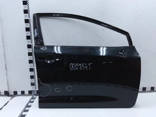 Двери для Toyota Corolla E210 Седан (RU) 2019+ на фотографиях