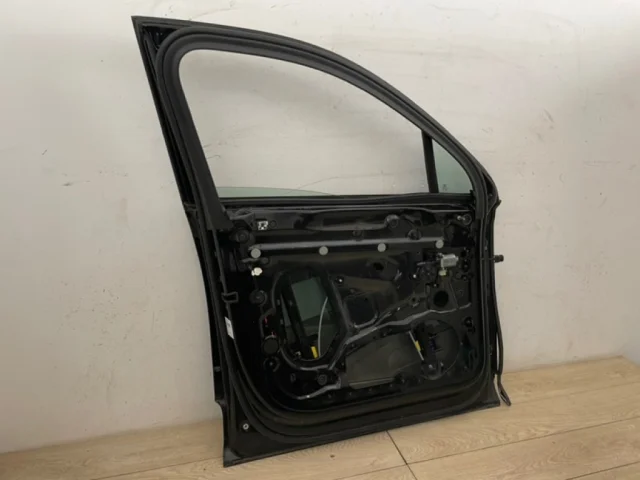 Накладка на дверь передняя левая для Audi Q7 4M 2015+ на фотографиях