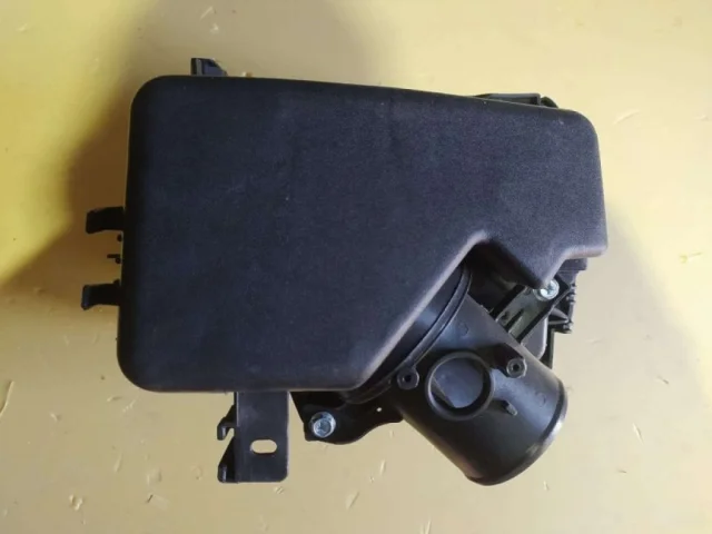 Корпус воздушного фильтра для Toyota Corolla E140/E150 Седан 2006-2013 на фотографиях
