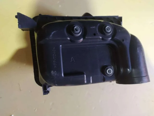 Корпус воздушного фильтра для Toyota Corolla E140/E150 Седан 2006-2013 на фотографиях