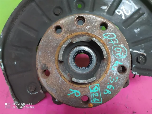 Кулак поворотный правый для Audi Q7 4L 2005-2015 на фотографиях