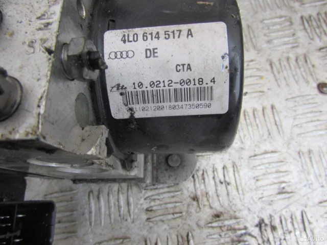 Блок ABS для Audi Q7 4L 2005-2015 на фотографиях