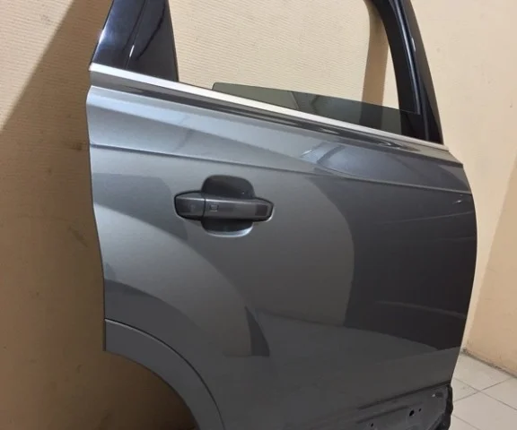 Дверь задняя правая для Audi Q7 4M 2015+ на фотографиях