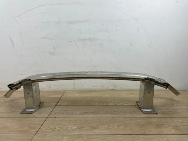 Усилитель бампера передний верхний для Audi Q7 4M 2015+ на фотографиях