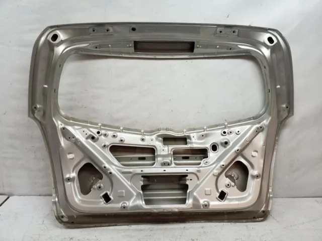 Крышка багажника для Toyota Corolla E120/E130 Хэтчбек 2001-2007 на фотографиях