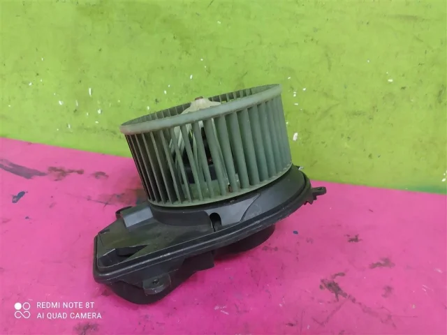 Мотор отопителя для Volkswagen Passat (B5+ (B5.5), Typ 3BG) 2000-2005 на фотографиях