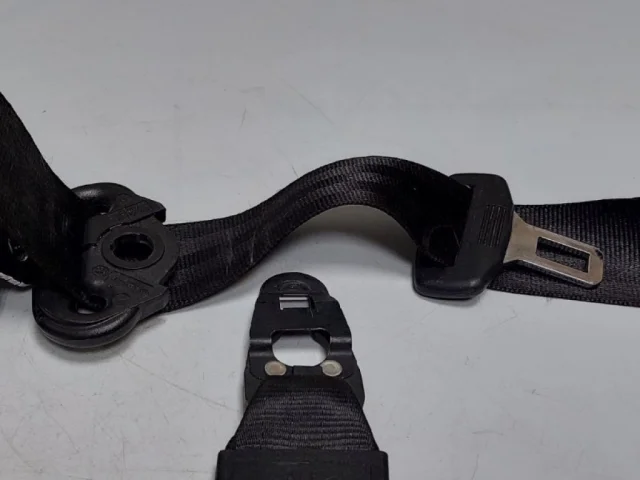 Ремень безопасности передний левый для Audi Q7 4M 2015+ на фотографиях