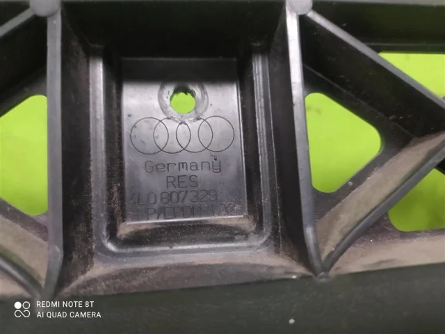 Кронштейн заднего бампера левый для Audi Q7 4L 2005-2015 на фотографиях