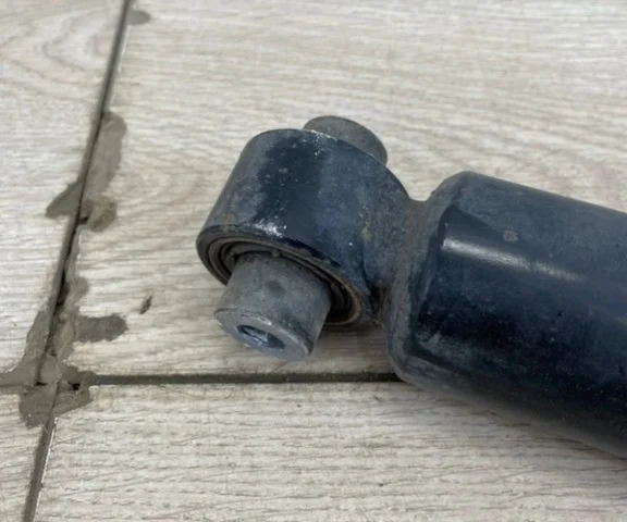 Амортизатор задний правый для Audi Q7 4M 2015+ на фотографиях