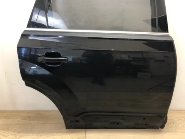 Дверь задняя правая для Audi Q7 4M 2015+ на фотографиях