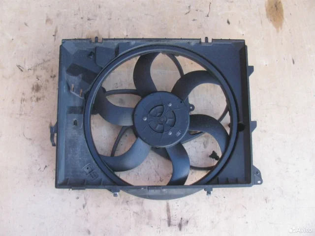 Вентилятор радиатора охлаждения ДВС для BMW 3er Е90 2005-2011 на фотографиях
