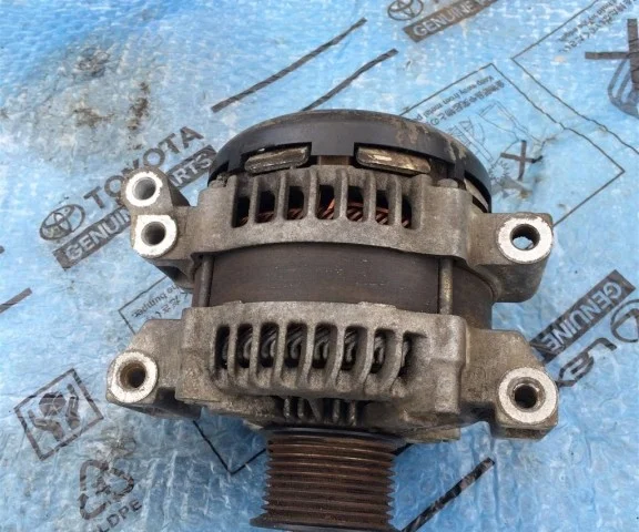 Генератор для Toyota Land Cruiser 200 2007-2015 на фотографиях