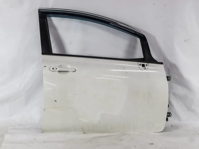 Двери для Nissan Note E12 2012-2020 на фотографиях