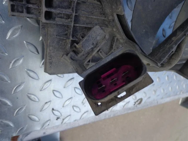 Вентилятор радиатора охлаждения ДВС для Skoda Rapid I NH3 2012-2017 на фотографиях