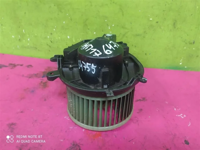 Мотор отопителя для Volkswagen Passat (B5+ (B5.5), Typ 3BG) 2000-2005 на фотографиях