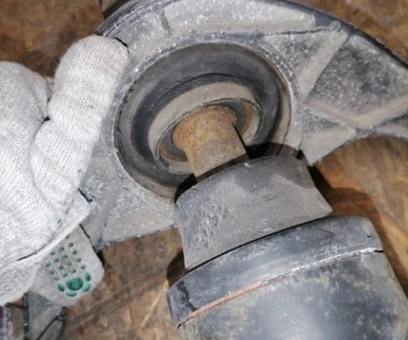 Карданный вал задний для Volkswagen Tiguan I NF 2006-2017 на фотографиях