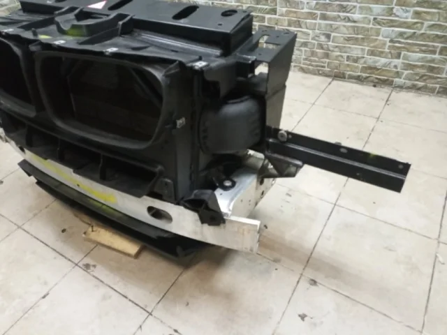 Панель радиатора (телевизор) для BMW X3 F25 2010-2017 на фотографиях