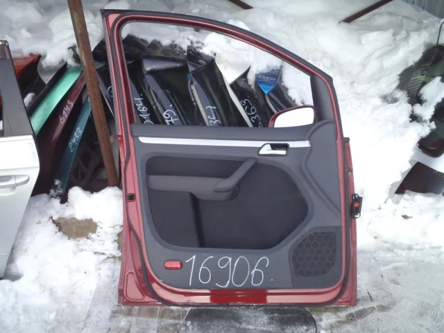 Стекла и зеркала для Volkswagen Touran 1T 2003-2015 на фотографиях