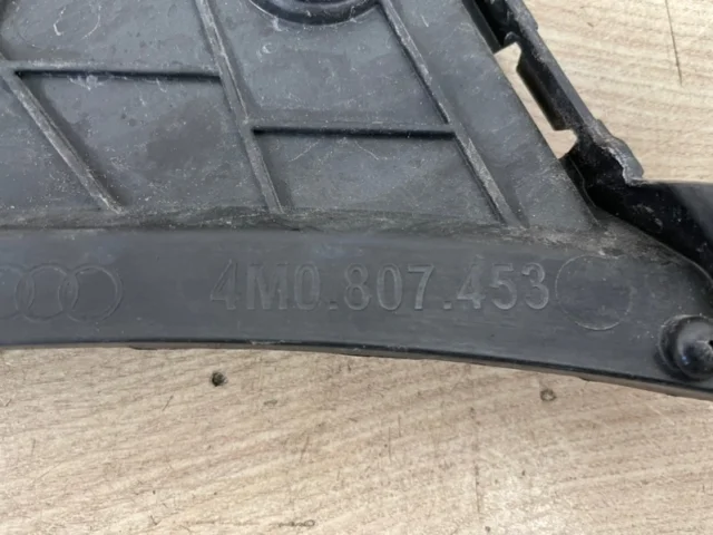 Кронштейн заднего бампера левый для Audi Q7 4M 2015+ на фотографиях