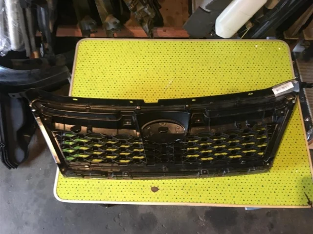 Решетка радиатора для Subaru Legacy BM/B14 2009-2013 на фотографиях