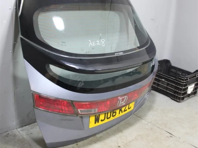 Крышка багажника для Honda Civic FK,FN 5D 2006-2012 на фотографиях