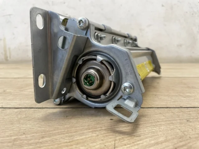 Подушка безопасности пассажира для Volkswagen Touareg I (7L) 2002-2010 на фотографиях