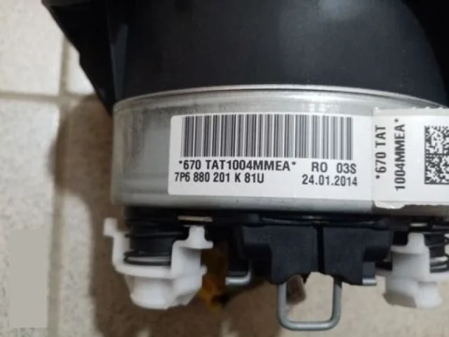 Подушка безопасности водителя для Volkswagen Touareg II (7P5) 2010-2014 на фотографиях