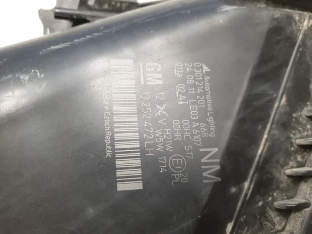 Фары для Opel Zafira B 2005-2015 на фотографиях